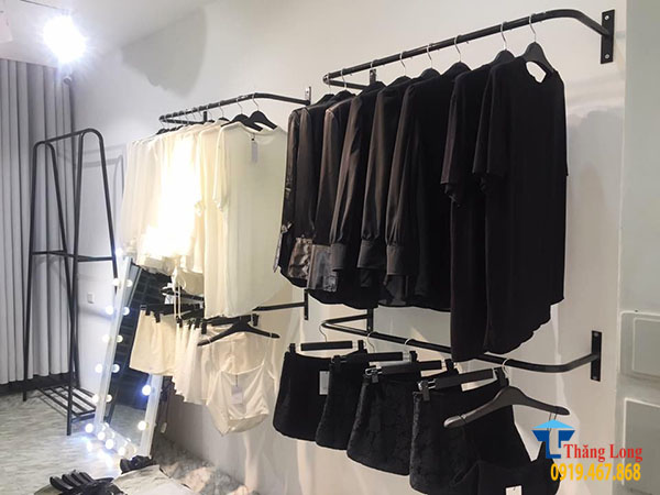 cách chọn kệ treo quần áo phù hợp với diện tích phòng ngủ 